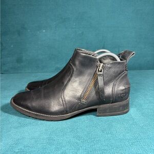 UGG Black Leather Aureo Il Ankle Boots size 9
